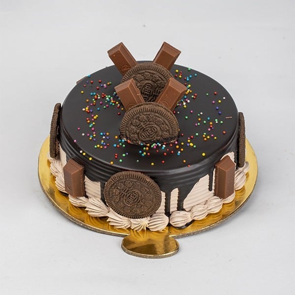 Chocolate Oreo Kitkat Cake