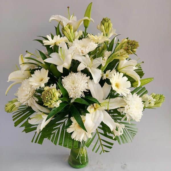 Glass vase with White Flowers