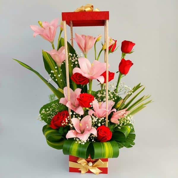 Premium Box of Lillies & Rose