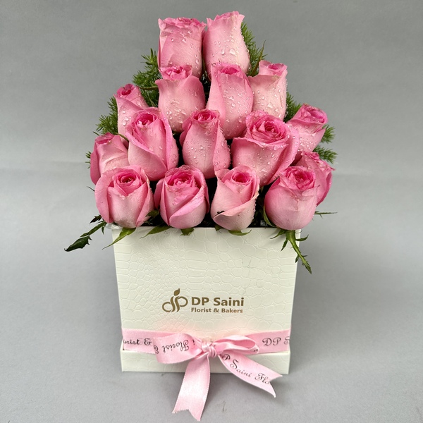 16 Pink Roses in Box