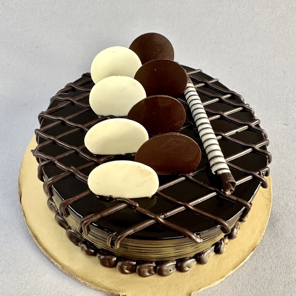 Captivating Choco Truffle Cake Delivery Online | GoGift-sonthuy.vn
