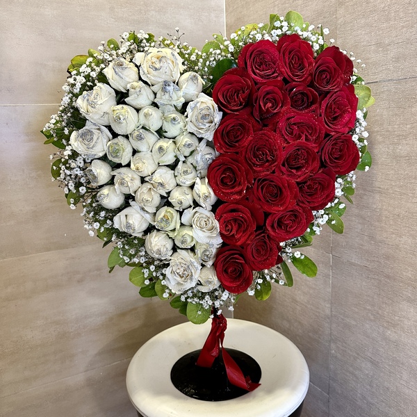 Complete Your Valentine's Arrangements With Heart Floral Card Holder Picks!  - Royer