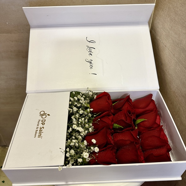 Red Roses in Flap Box