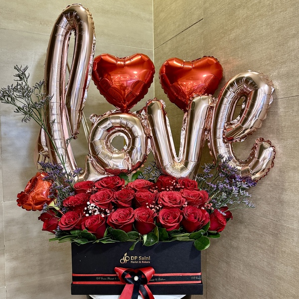 Rose box with love foil balloon