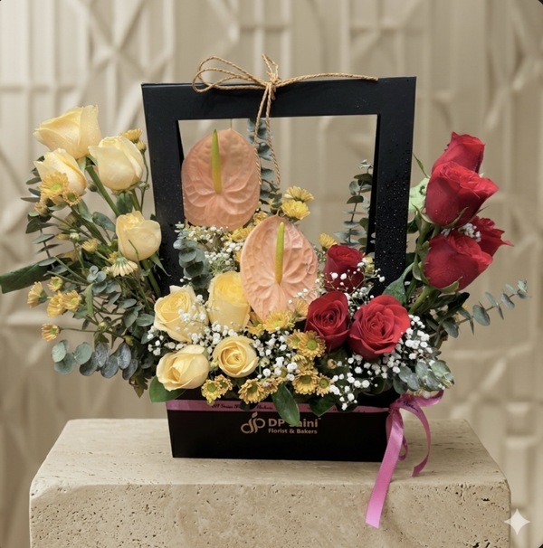 Mix Roses & Exotic Flowers in Box