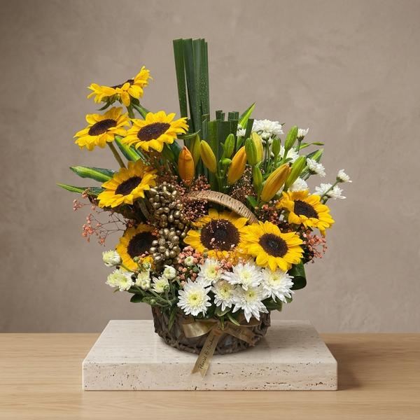 Sunflower & Lille in English Garden Basket